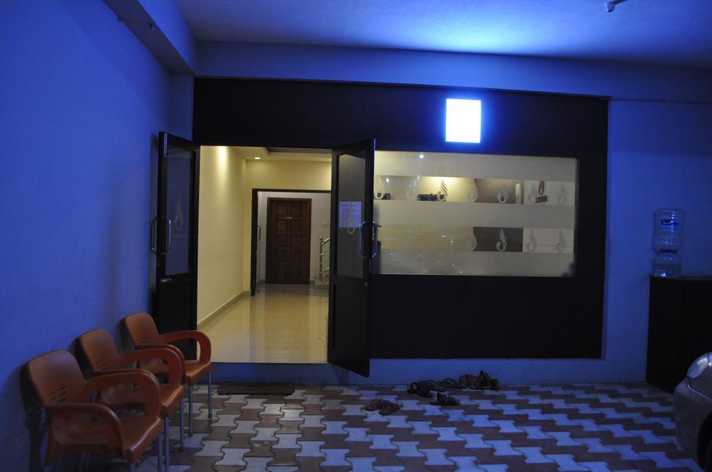 Jyothi Suites Tiruchirappalli Exterior foto